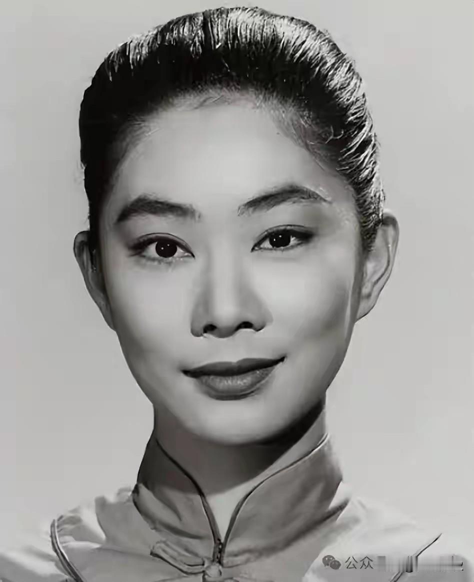 99岁著名演员卢燕，
 卢燕1927年出生，现年99岁，美籍华裔传奇女演员，是最