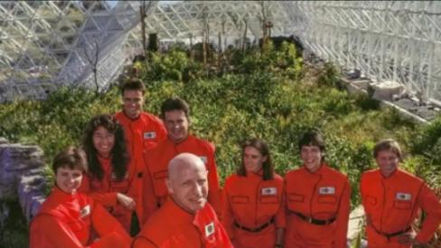 1991年，美国特意做了一个轰动全球的实验，把4男4女关在一起两年，再次打开房门