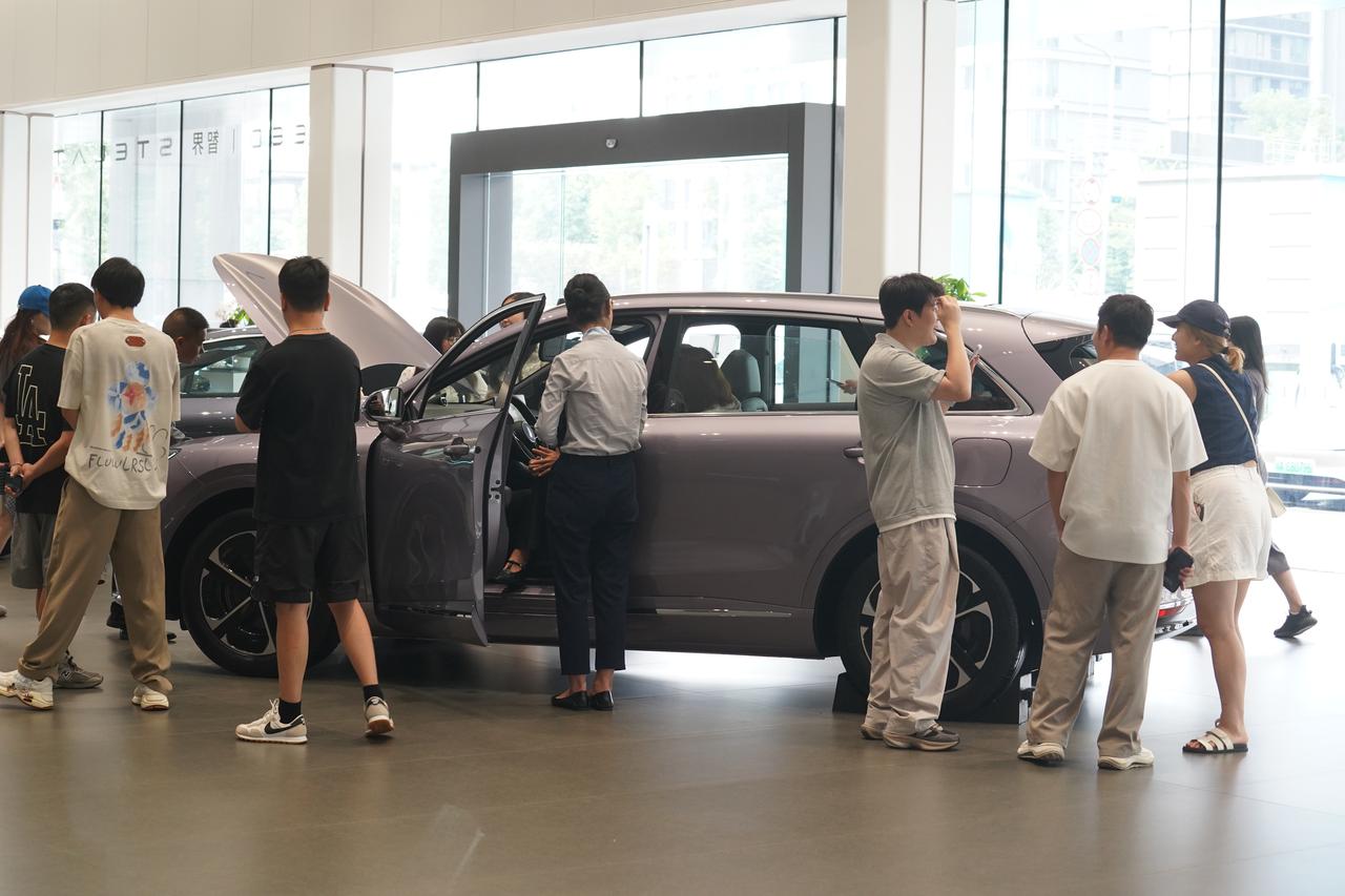 尚界H5展车实探：用户排队验车，为拼出3000元补贴加码
尚界H5展车到店后，全
