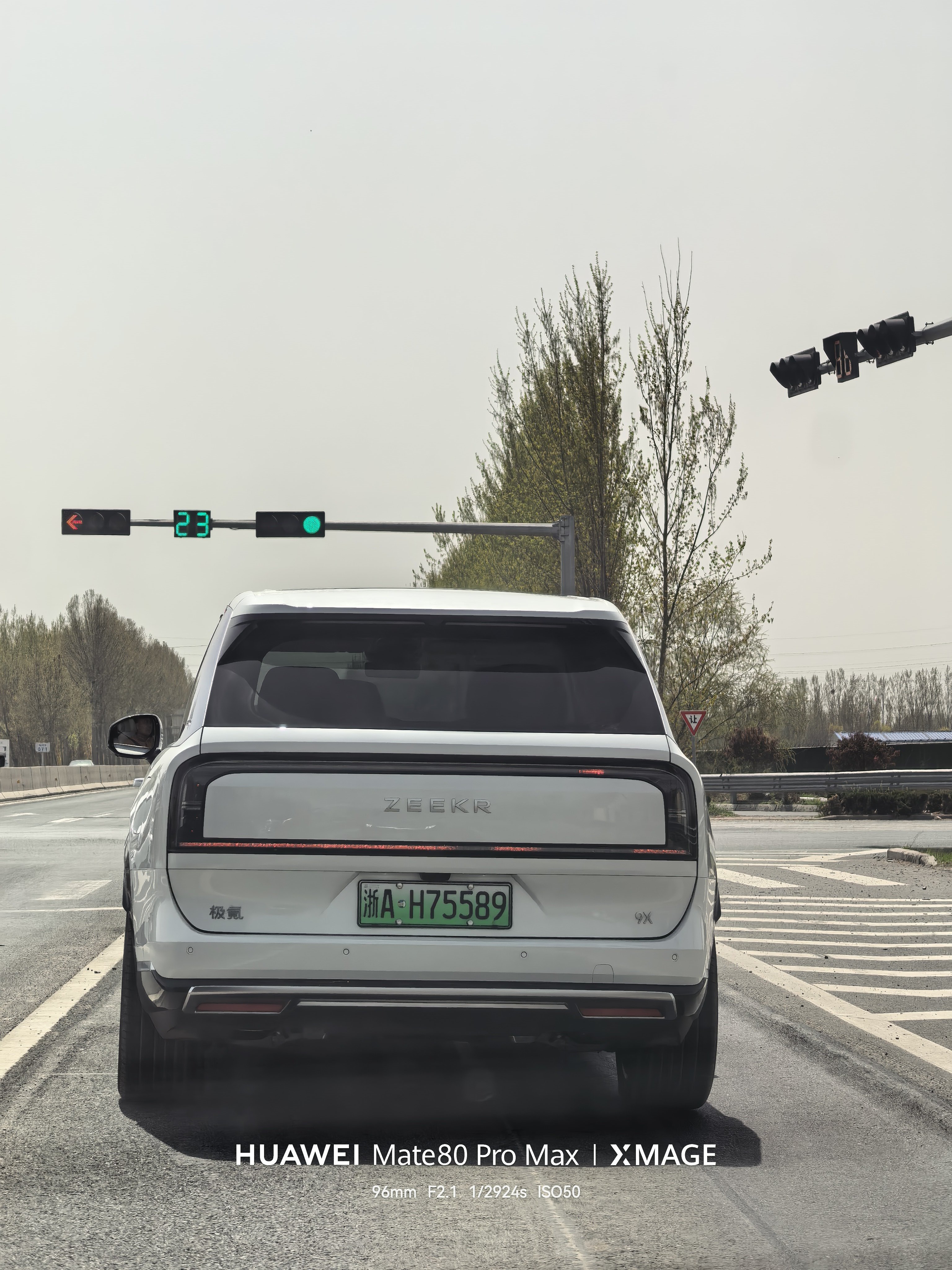 在德州第一次遇到极氪9X，还是浙江的车牌… 