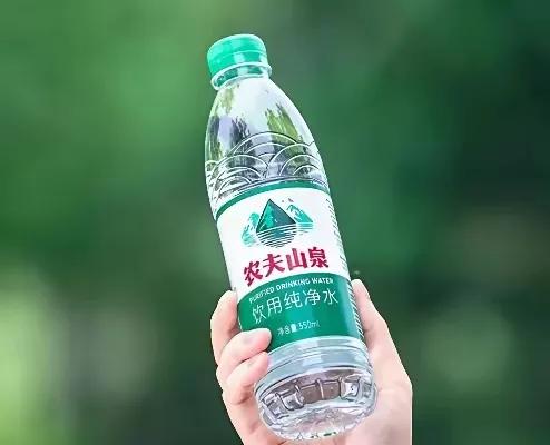 从今天开始，我又买回农夫山泉，不再感情用事！
 
曾经我像很多人一样，被“民族品