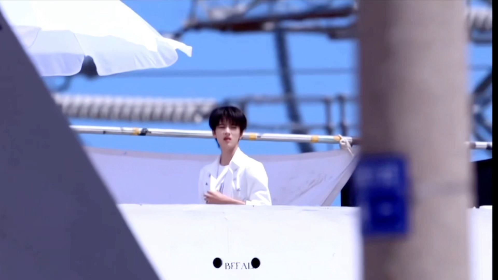 第一次刷到这组图，完全就是白衣学长啊😭 