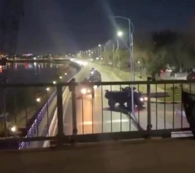 兄弟们，还得是美国仗义！沙特的美国大使馆被炸了之后，美国第一时间想的，不是如何保