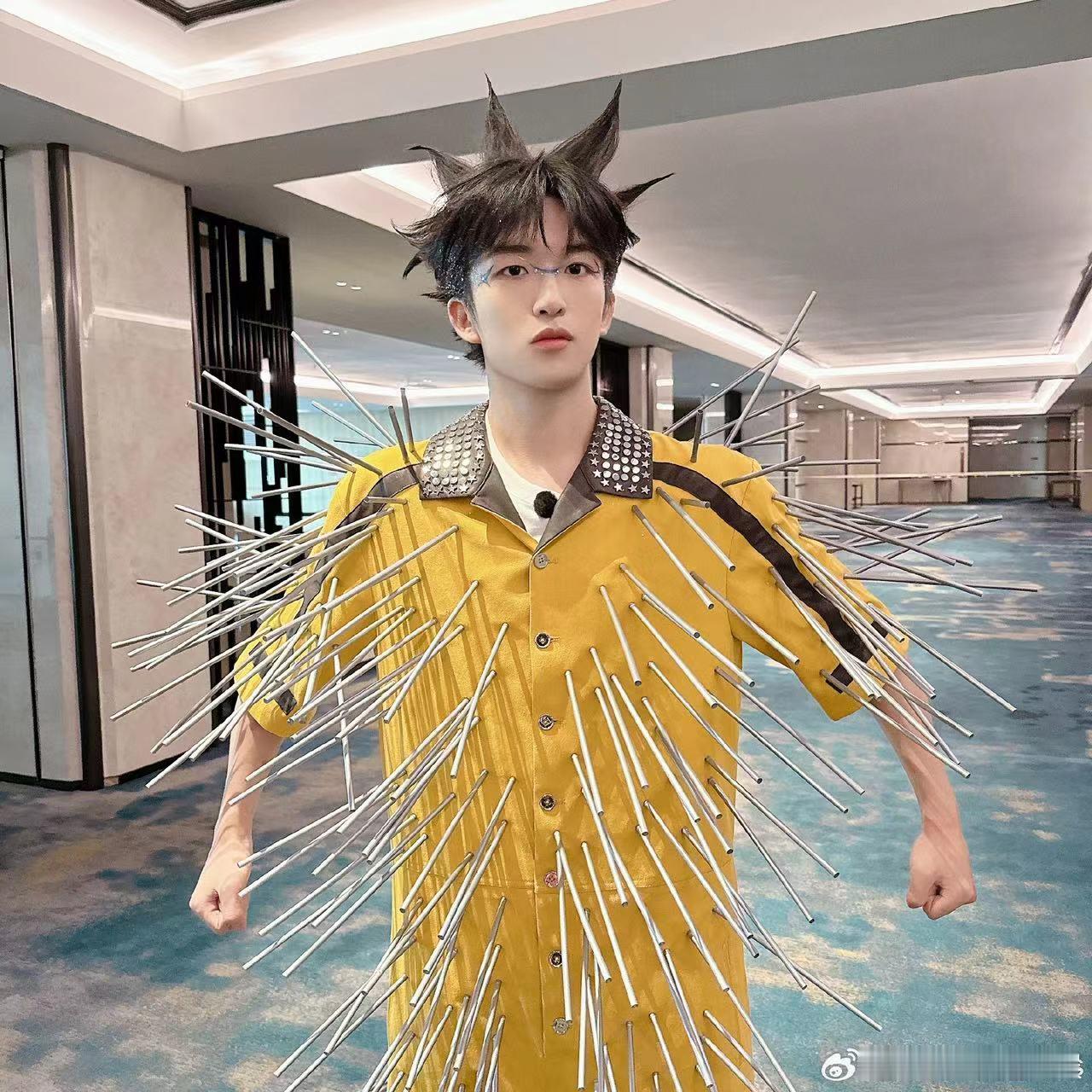 #黄子弘凡5G冲浪人#没有人能拒绝黄子弘凡这样的梗王吧，可以说是非常可爱了，他总