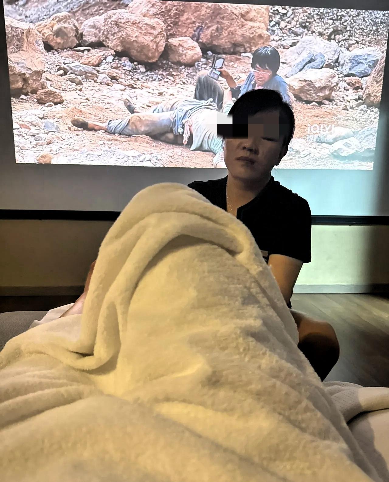 最近，一位足浴女技师的话在网上火了。她直言：不管客人花199还是999，对应的着