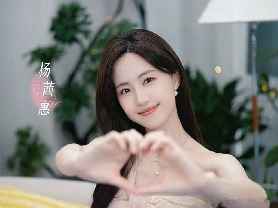 又有芒果女主持上恋综了芒果主持人恋综KPI谁说这个女六来晚了，有这么漂亮一张脸什