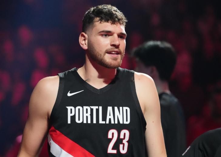 NBA常规赛，波特兰开拓者主场不敌多伦多猛龙，4连胜遭终结。克林根全场出战29分