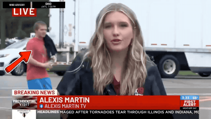 美国一男子当众点烟然后吃到肚子里：致敬特朗普访问？12日美国总统特朗普访问辛辛那