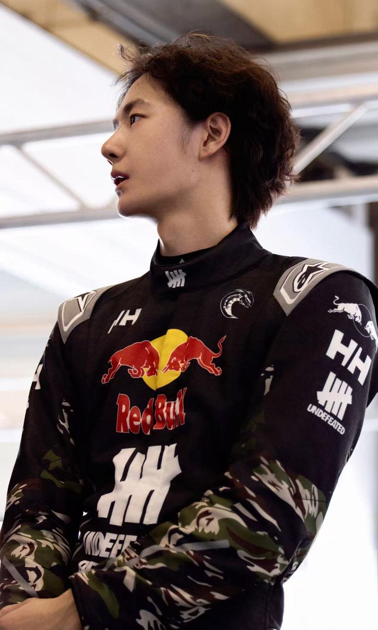 2026赛季China GT中国超级跑车锦标赛即将开赛！这次王一博的战袍整体设计