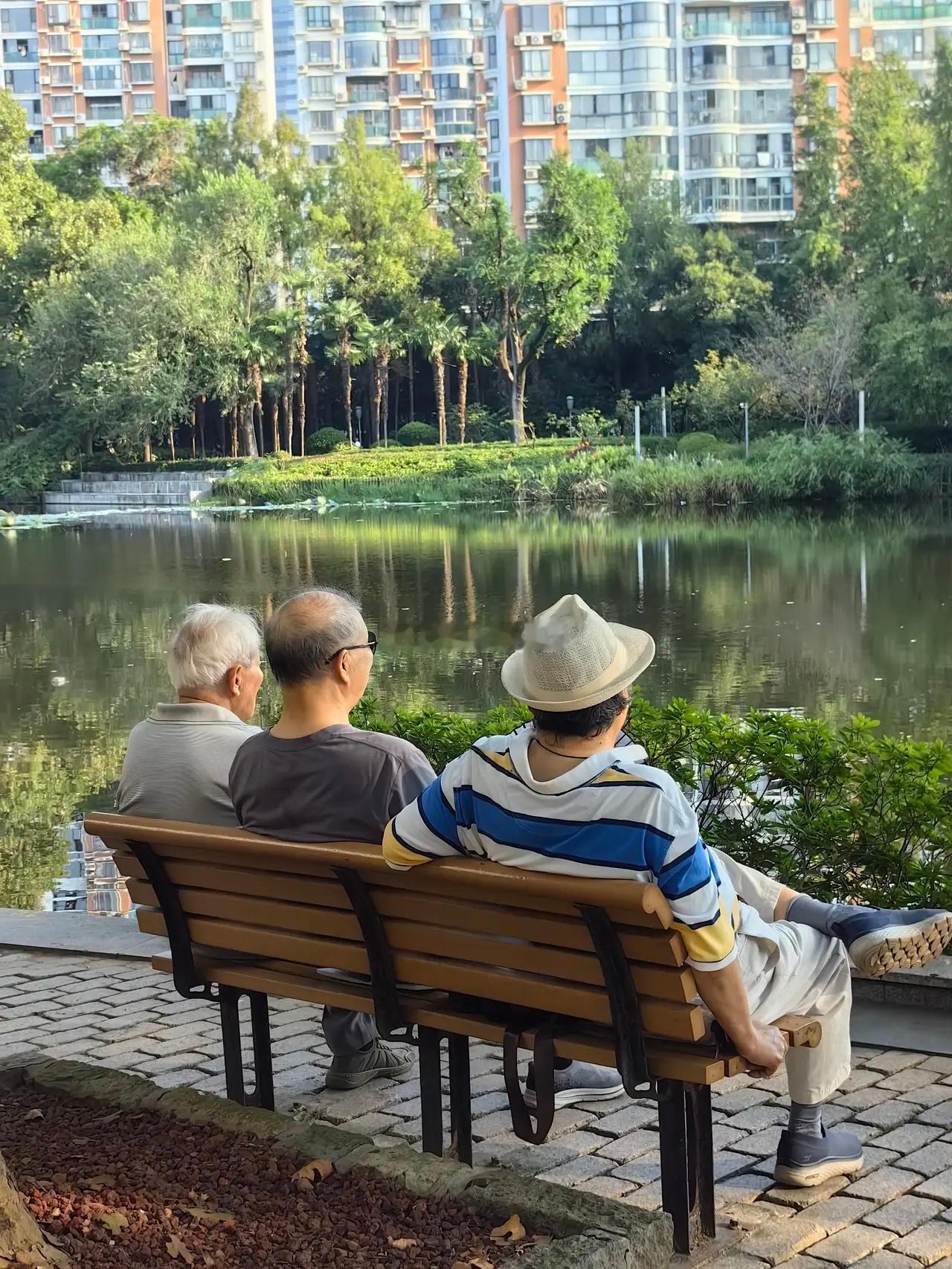 今天A股走势预测    上周四A股大跌，技术上已经走坏，无论是中线还是短线都面临