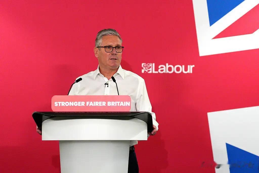 就在刚刚，

唐宁街10号传出消息，英国首相斯塔默正面临一场来势汹汹的逼宫大戏。