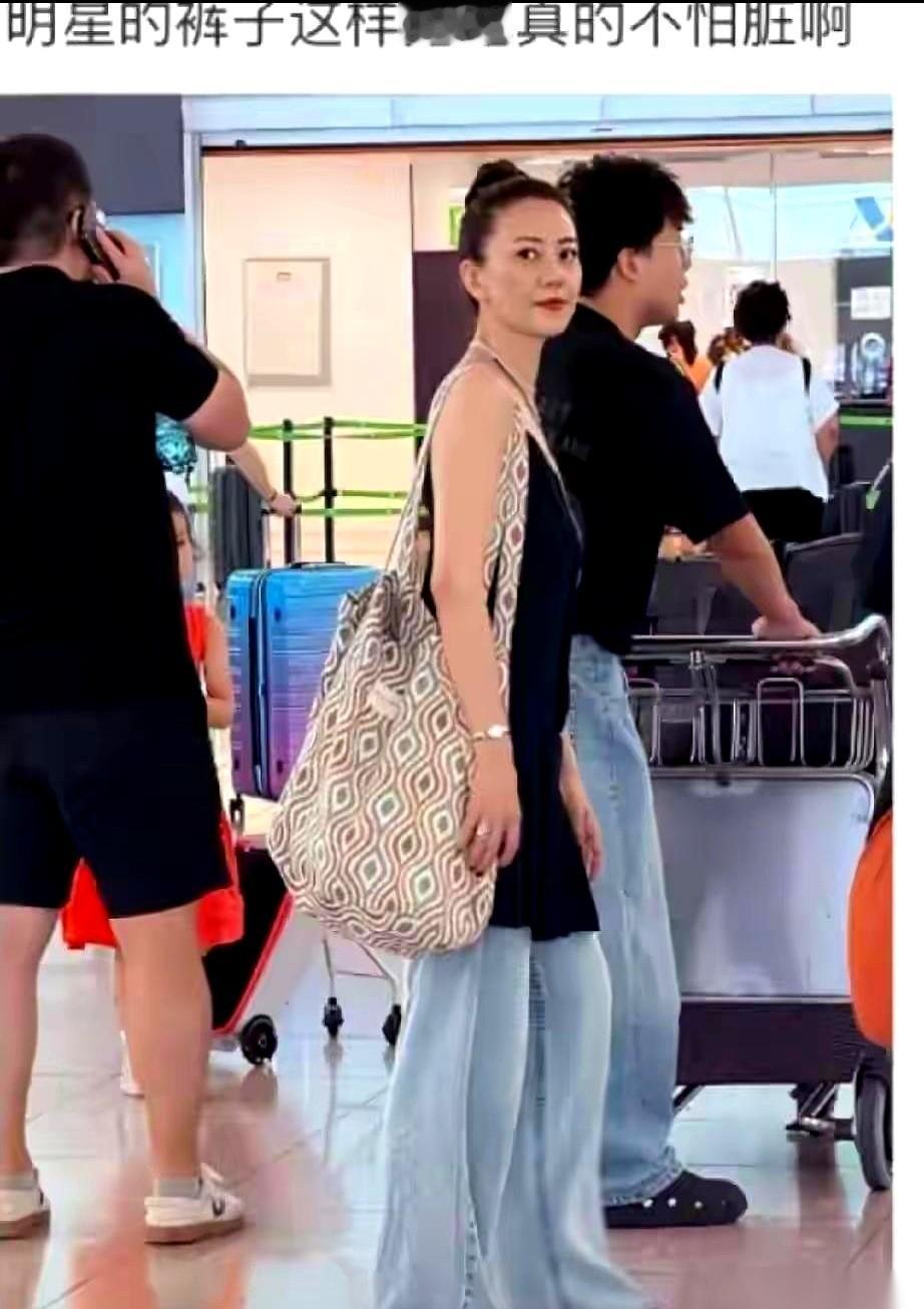 今天在机场，算是彻底搞明白了一件事儿。
我看见一个女人走过去，那一瞬间，我脑子里