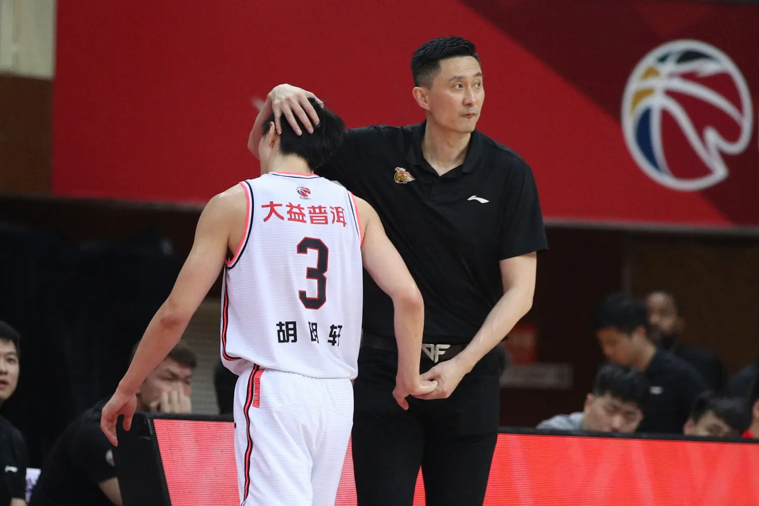 杜锋怒夸第四外援，助广东掀翻北控。杜锋怒夸爱徒！如果不是他在上场遭遇战...
