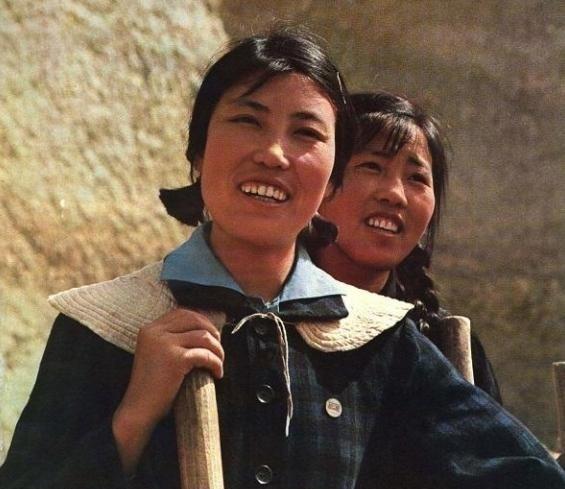 1978年， 大寨 “铁姑娘” 郭凤莲 随中国代表团访美，每到一处都要演讲宣扬“