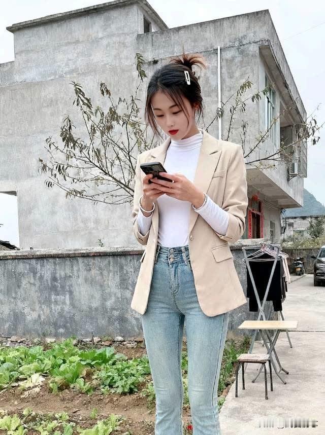 都市少女风穿搭，轻松自在，享受美好时光