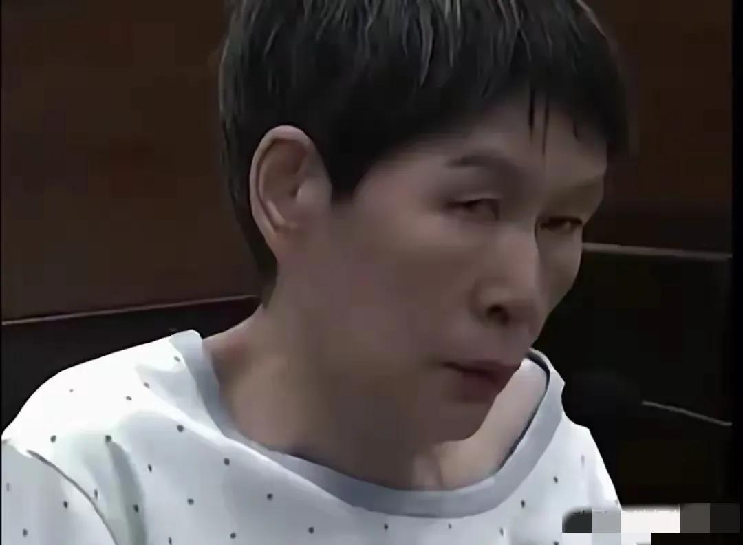 余华英被抓，最终被判死刑，这不是我想说的，我想说的是，这样的眼神你见过吗？反正我