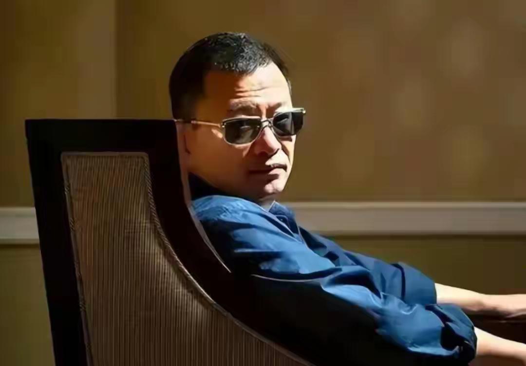 王家卫真的“塌房”了吗？
实在是不够谨慎，有些私密话语，理应寻个安静之地再说。