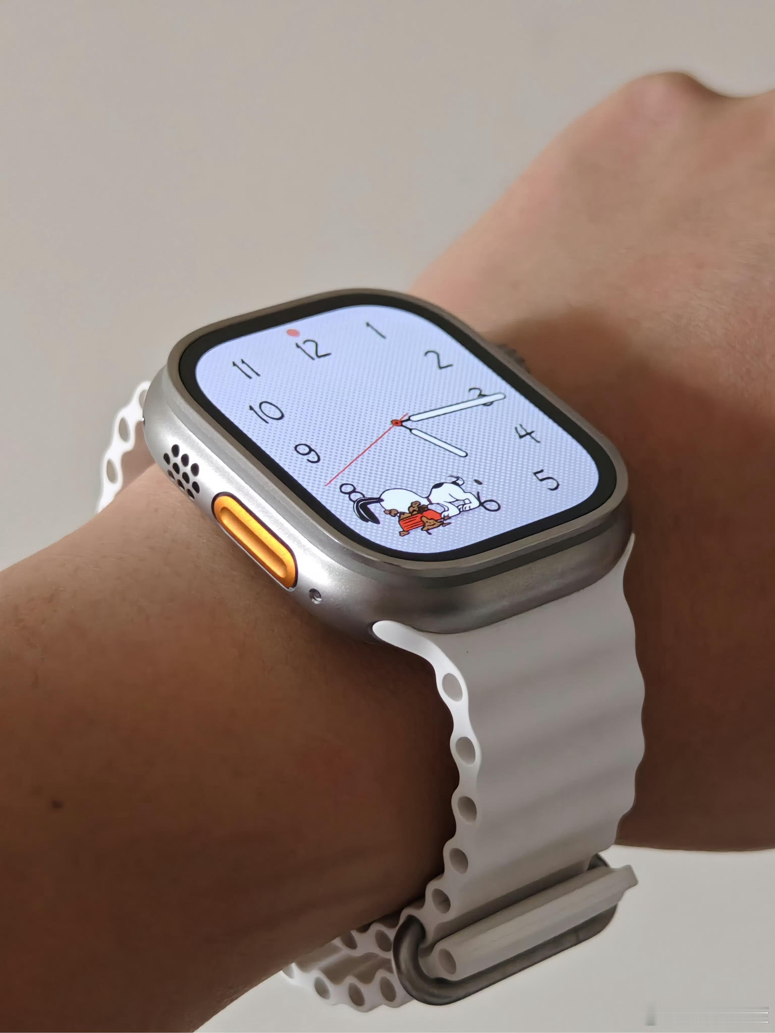 我有一个朋友，为了跑步把Apple Watch Ultra换成了Keep运动手表