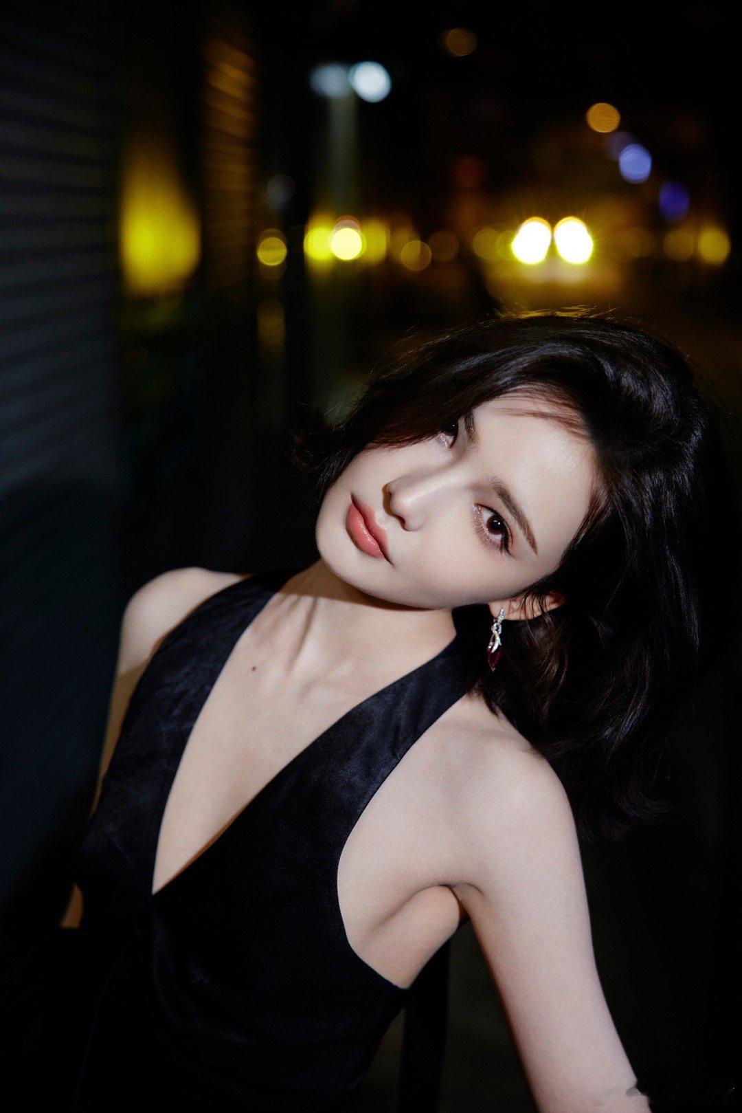 加奈那港风靓女  加奈那的港风形象太迷人，自信大气，宛如画卷中的美人。骨相优越，