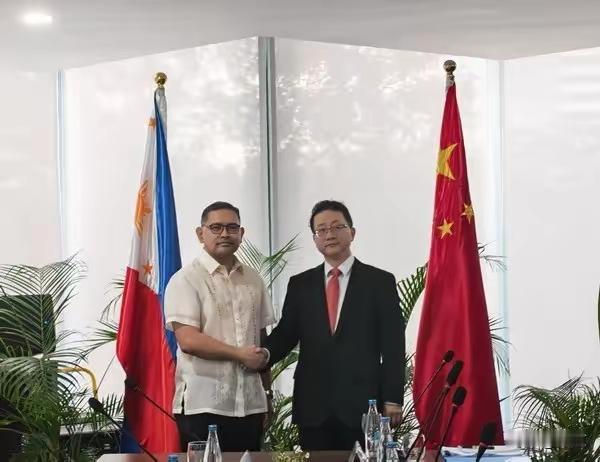 谈成了，菲律宾改口了。近日，菲律宾为了能够缓和关系，和中国进行了沟通交流，并当场