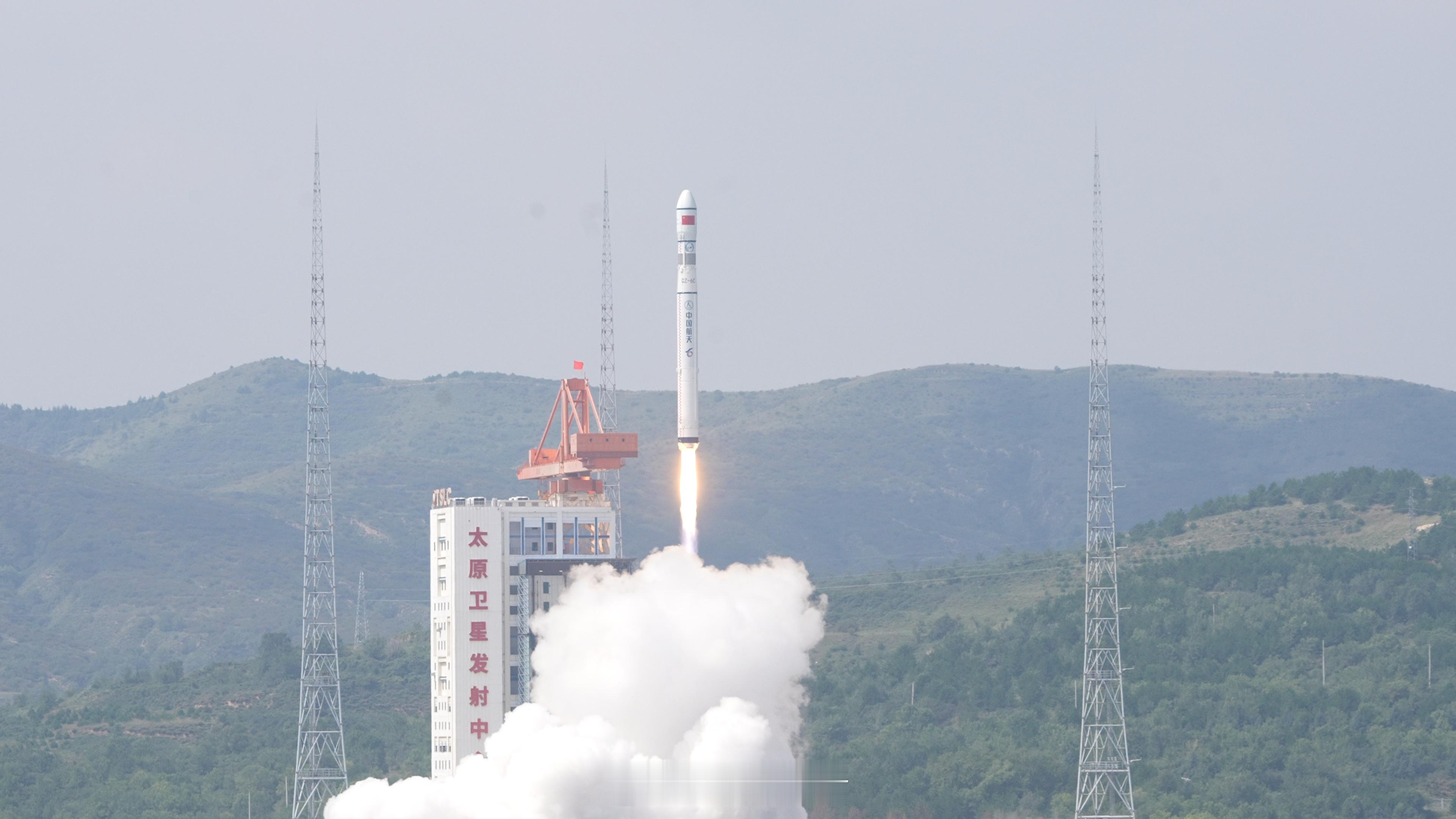 【长征六号丙遥一运载火箭发射成功 】北京时间2026年8月25日11时21分，长