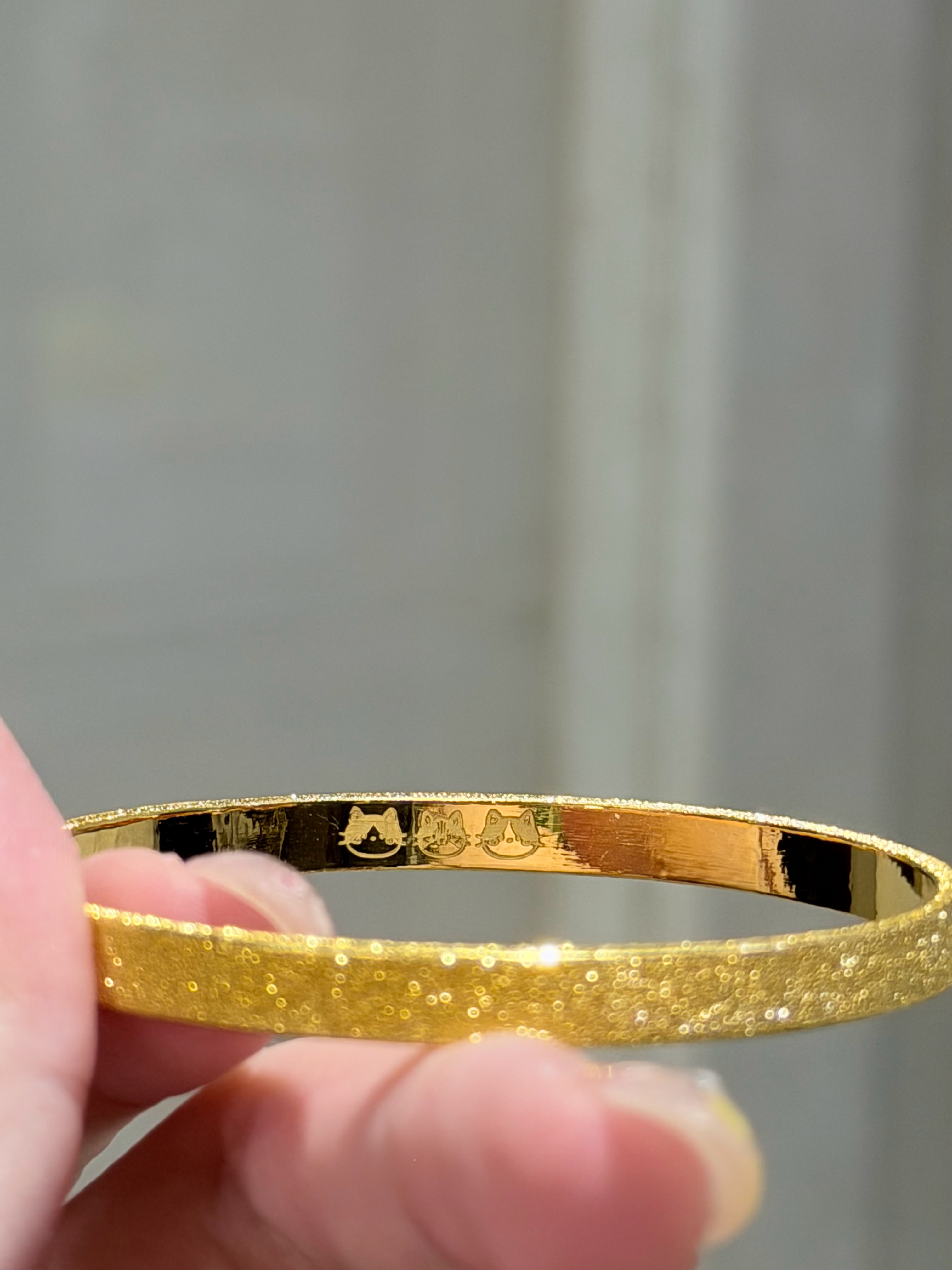 分享一下闺蜜的新手镯前两年最爱买金子转运珠一堆拿去打了一个新手镯闪闪嘟