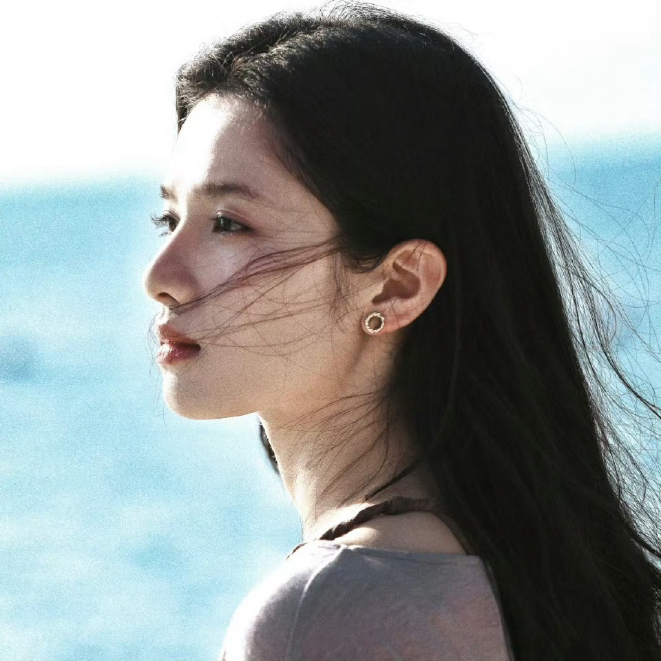 𝑾𝒆𝑪𝒉𝒂𝒕｜张婧仪头像背景图搭配☃️꙳🦋◟🌊 