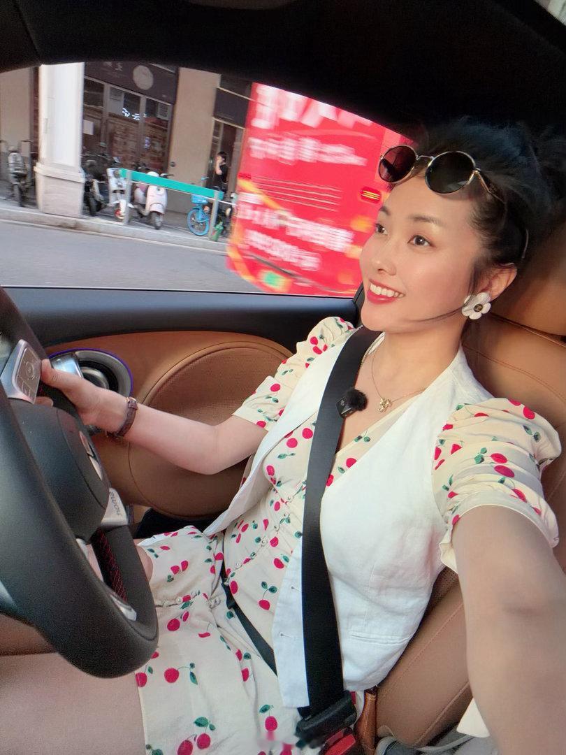 smart 精灵2 号给了我来广州老城区的底气。停车、掉头自由这家四哥海鲜，排大