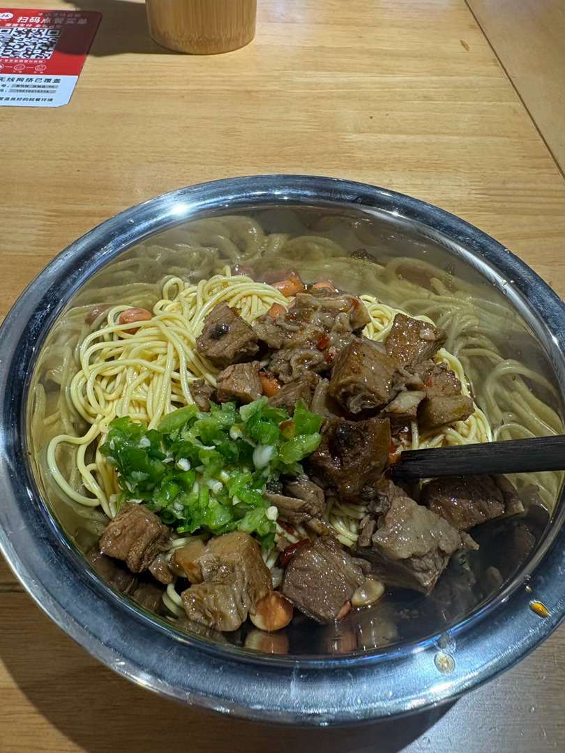 谁懂，路过必吃的拌面🍜 