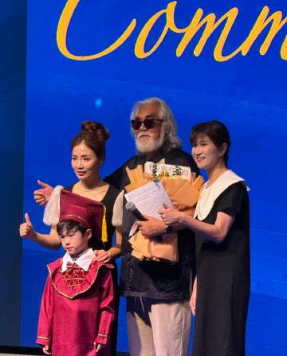 娱乐[超话]张纪中儿子幼儿园毕业张纪中给儿子幼儿园毕业致辞 张纪中儿子幼儿园毕业