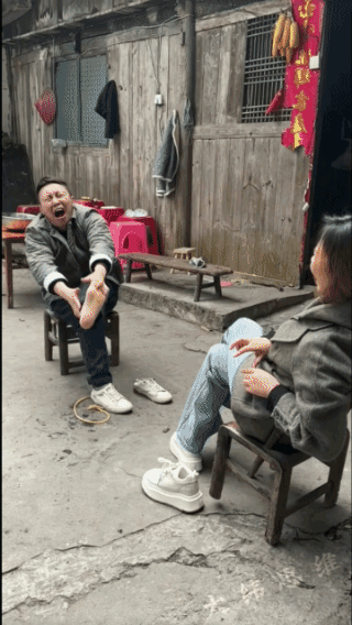 占点小便宜，
至于那么高兴吗？
爱耍小聪明的人，
永远干不成大事！