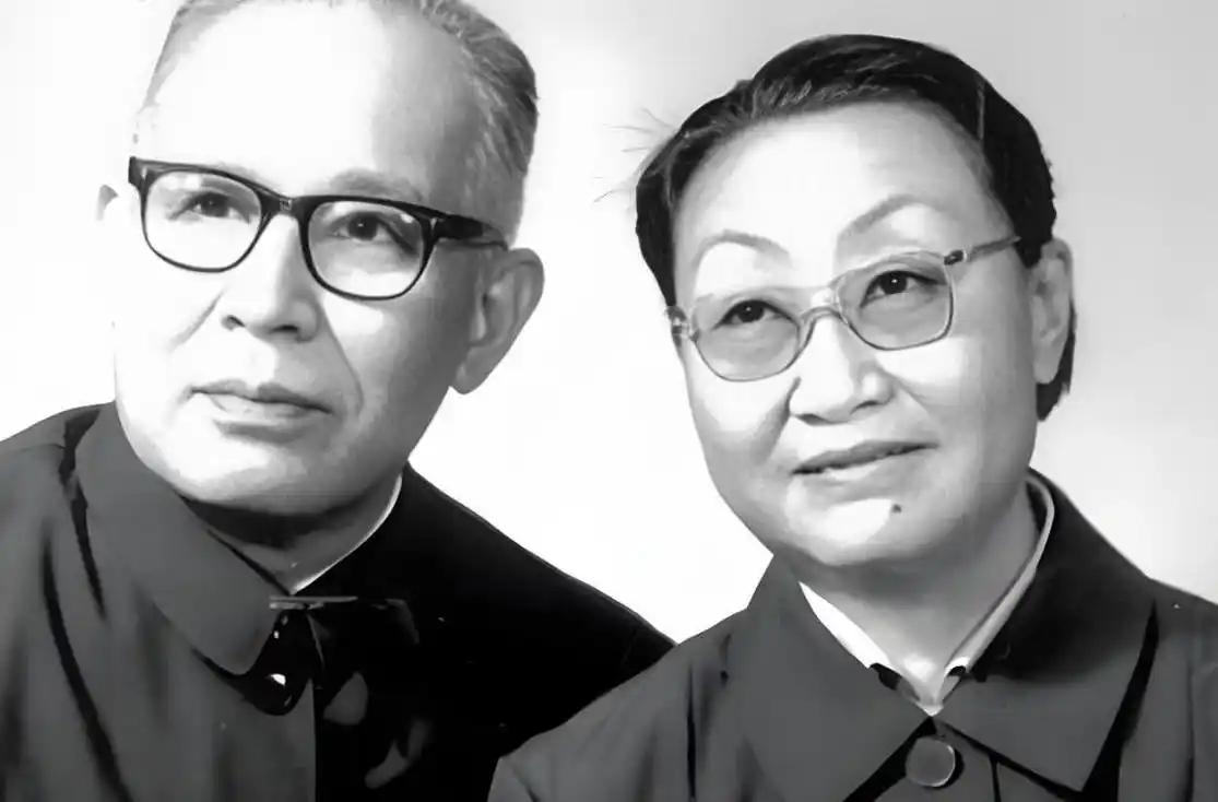 1938年，组织安排假扮夫妻，隐蔽战线的革命搭档，相守走完一生
 
 
1938