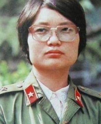 1986年，23岁女医护刘亚玲以回家探亲为由，向医院请假，谁知她居然偷偷溜到了老