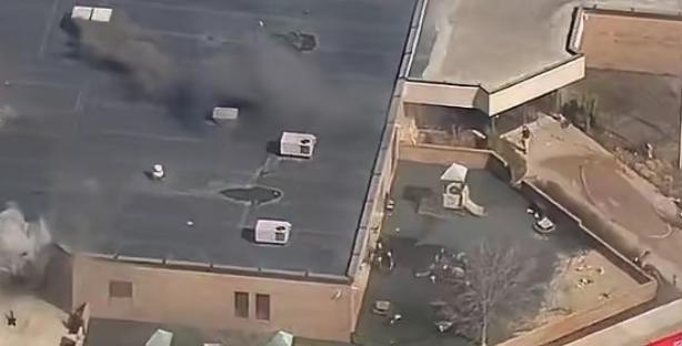 战火最终还是烧到美国本土了
 
美国当地时间 3 月 12 号，新华社纽约分社发