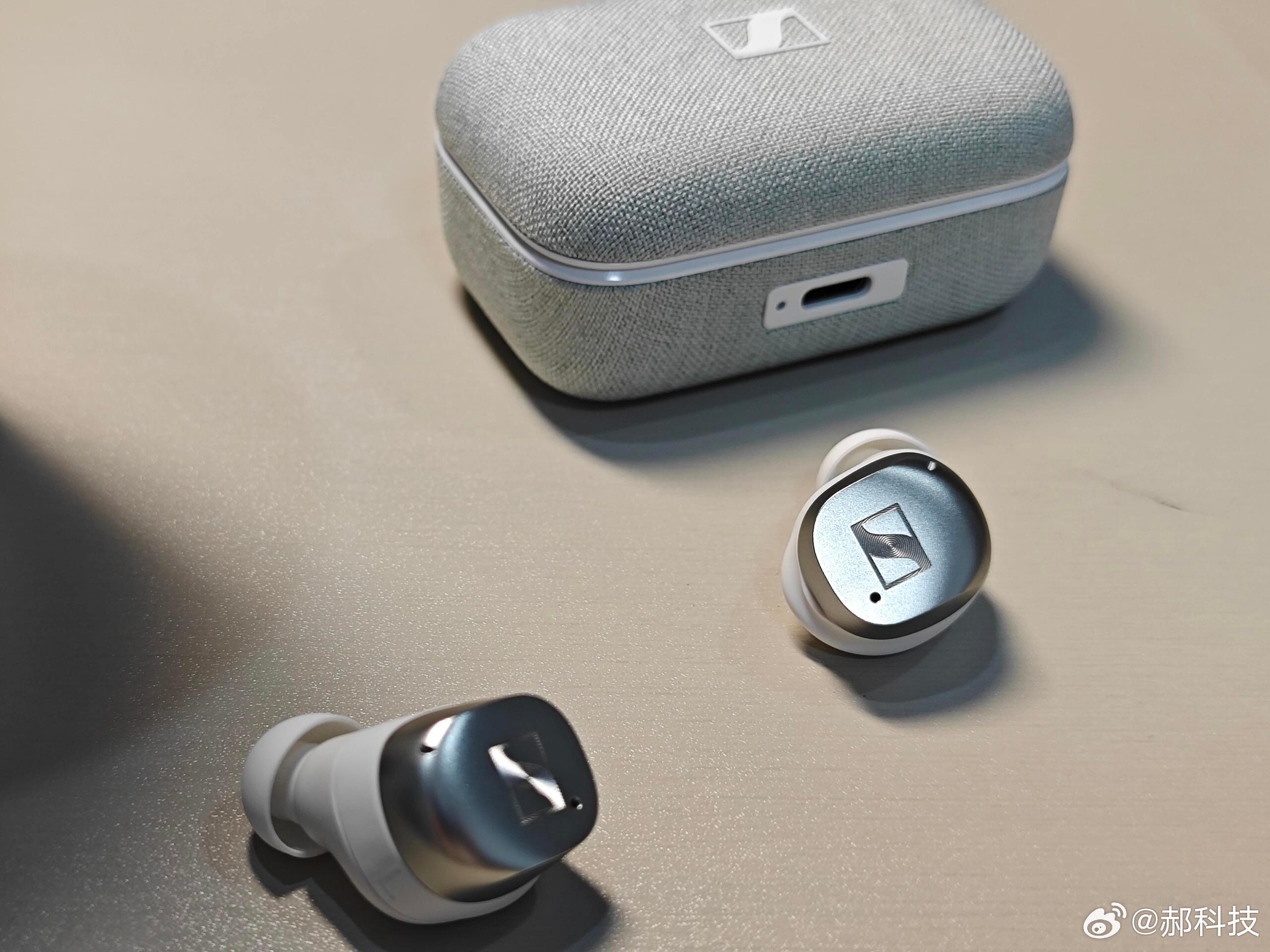 森海塞尔momentum41.胶塞，胶圈可以替换，贴合度很不错✅带几个小时耳朵不