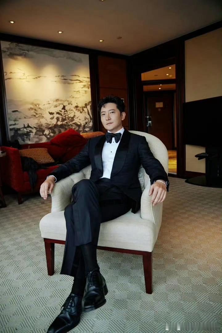 郭京飞的歌声满是人生阅历郭京飞新歌故事感郭京飞新歌开口直击人心，历经多年演艺沉淀