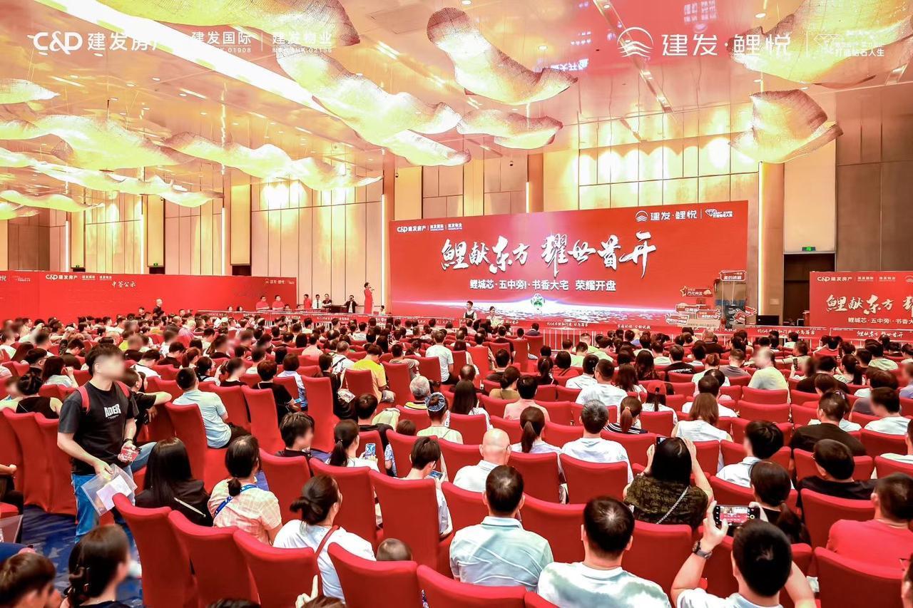 建发·鲤悦于9月27日迎来首次开盘，现场人气如潮，据项目方统计，首开当日即强势引