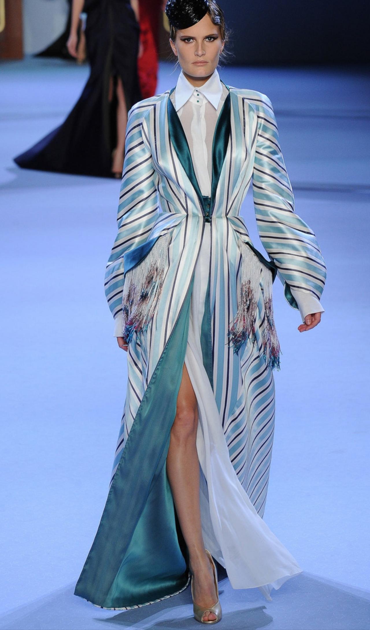 Ulyana Sergeenko 2014春夏高定系列真的把颜色玩得太绝了。一开