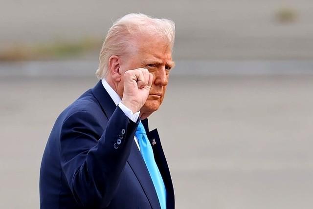 牌桌上最怕的，不是对手牌好。
是对手根本不按你的套路出牌，甚至直接告诉你：你那张