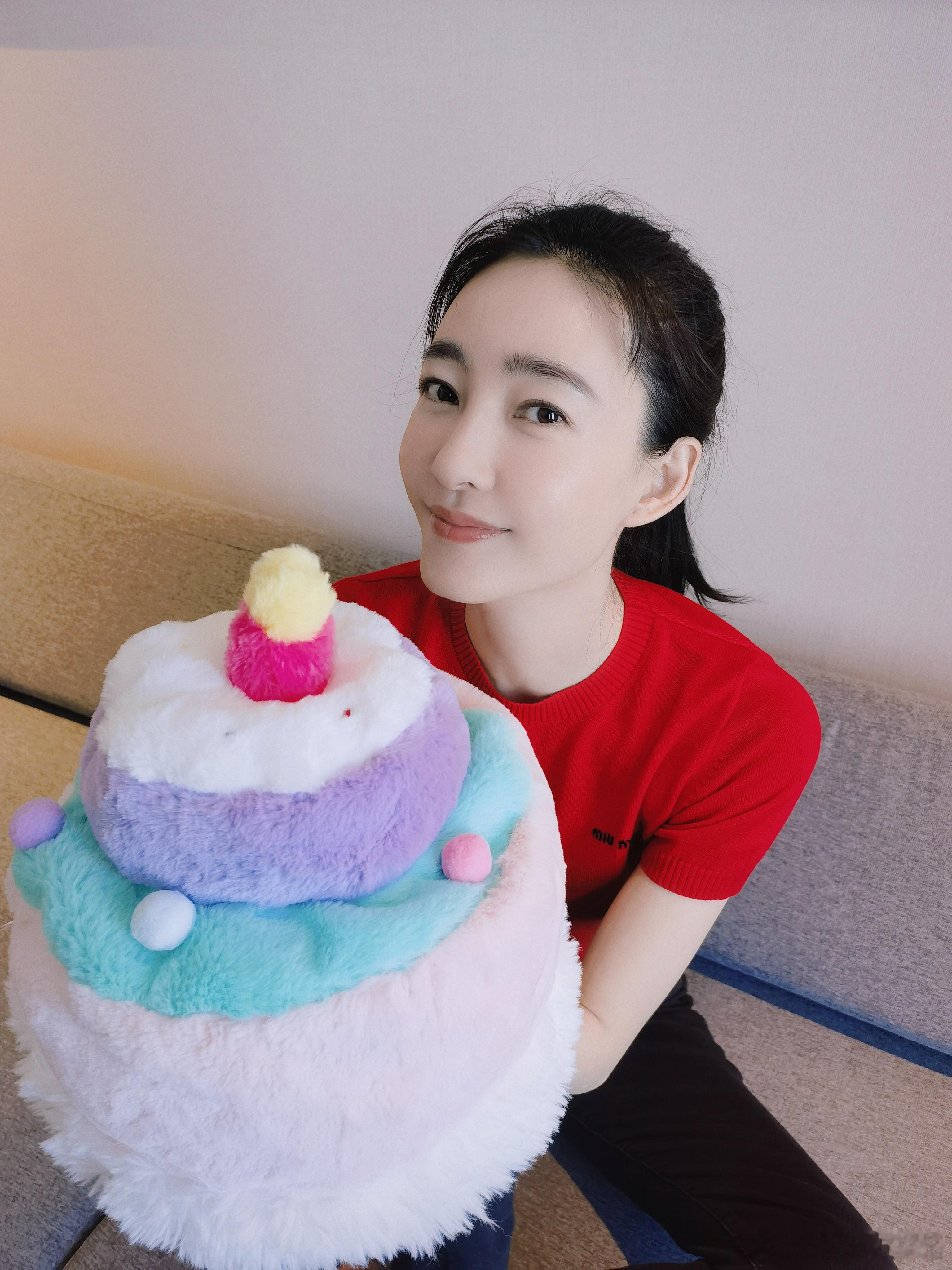 #王丽坤[超话]#生日拍了拍坤boss: 祝你生日快乐[蛋糕] 和煦春风，一岁一