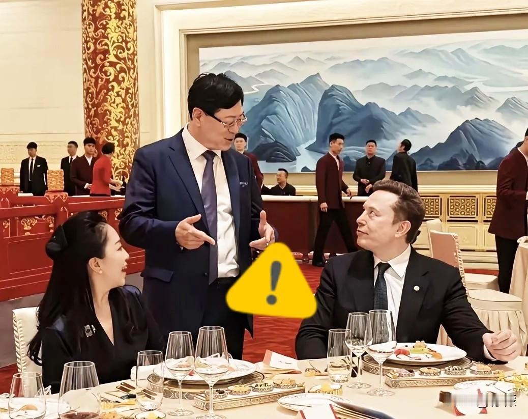 马斯克刚走出国宴大厅，手机就震了两下。他掏出来一看，两条推送都是好消息，嘴角忍不