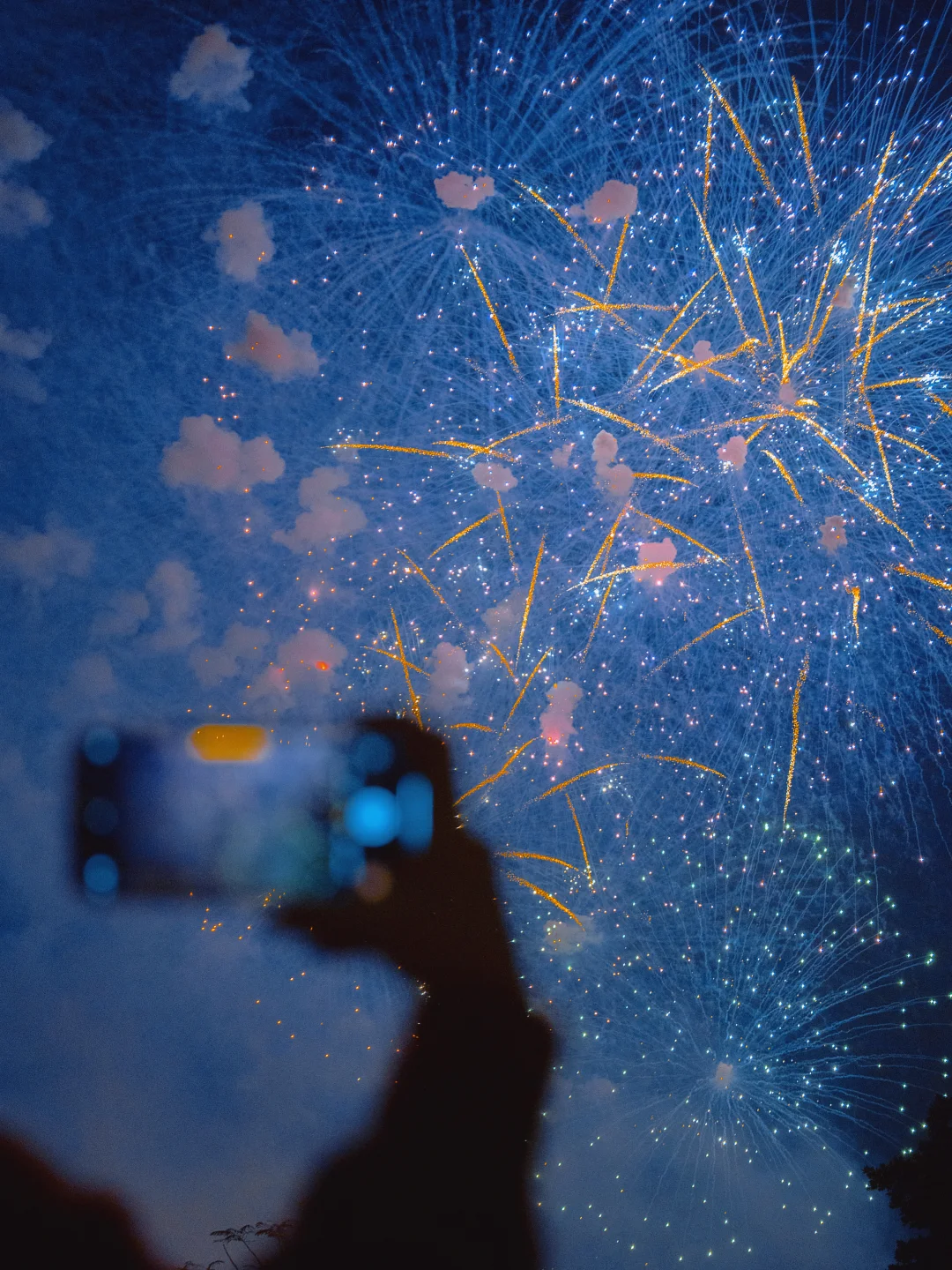 终于知道这种蓝调电影感烟花滤镜怎么调了‼️