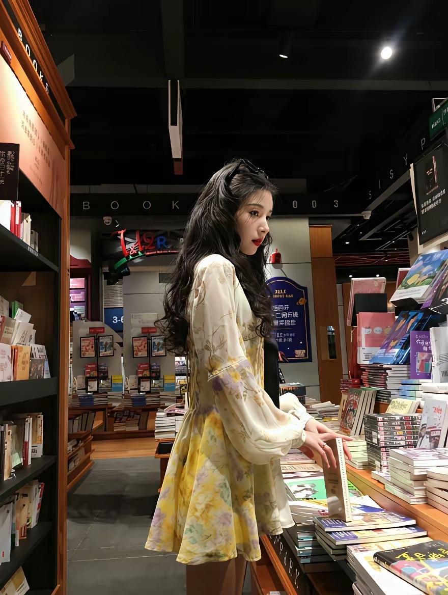 年轻无限好，此言不虚。年轻时，身体康健，熬夜后次日依旧活力满满。我大学时，通宵玩