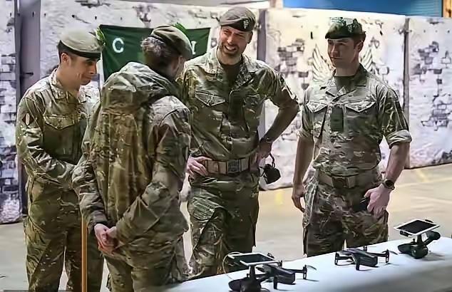 戴上帽子的威廉，又恢复到了潇洒帅气，玉树临风！
“秃顶”一直是威廉的痛，因为这个