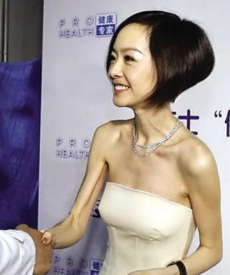 鲁豫暴瘦，让人心疼。自打事以来，我就一直很喜欢收看她的访谈节目。

鲁豫都“瘦”