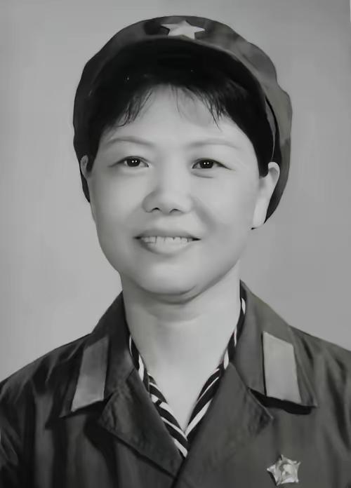 范淑琴（1925——2012），山东日照人，山东八路军女干部、中国人民解放军总参