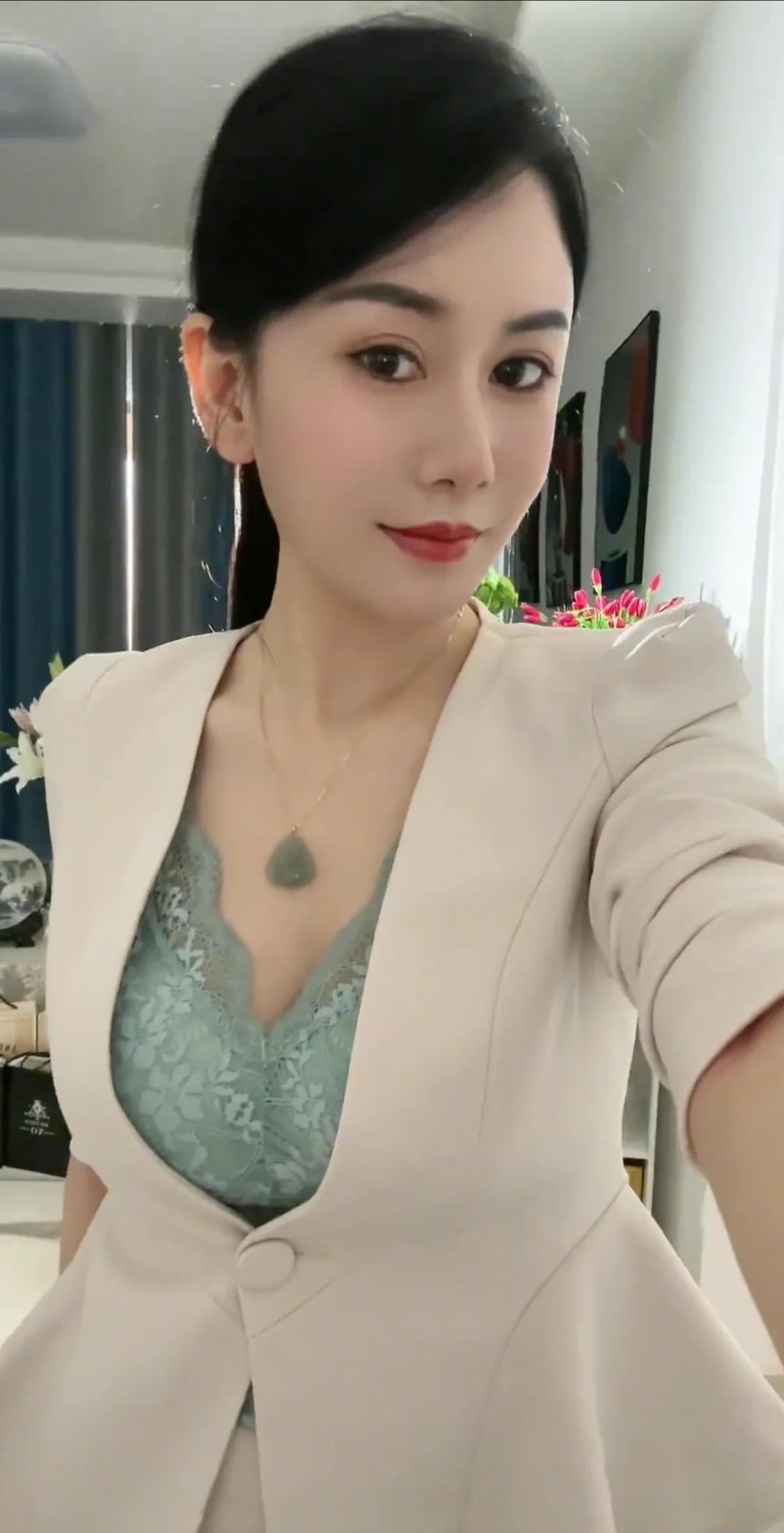 女人最好的保养品就是男人，你也别不信，听我和你们唠叨唠叨。

目前而言，很多女性