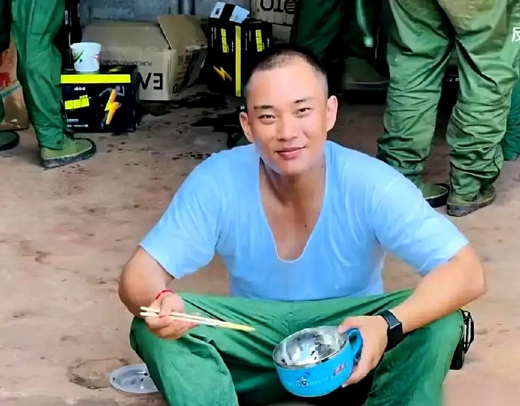 彭家声倒台后，都以为果敢这块地，缅甸中央政府只会伸手捞钱，不会撒一分。
但有人翻