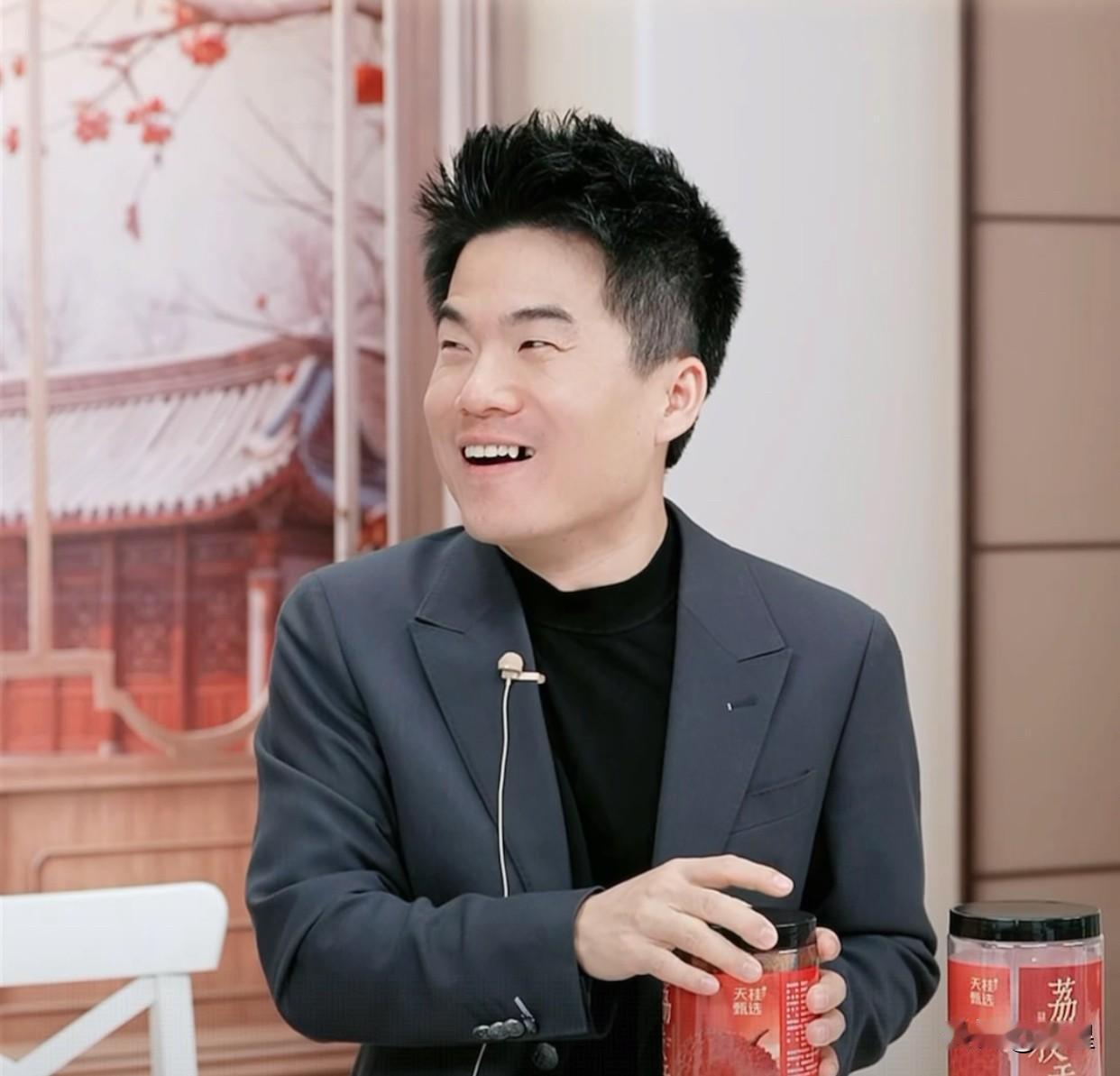 原来董宇辉也会干傻事啊[笑哭]
他说前段时间看到有人卖荔枝
他好奇怎么现在还有荔