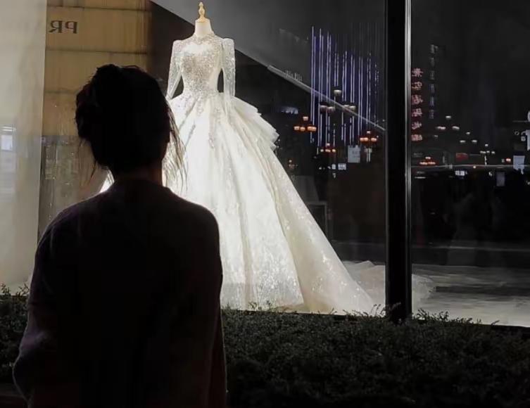 00后普通女生不结婚就是被洗脑了，未来一定会后悔。
先别急着扣帽子，这是一个现实
